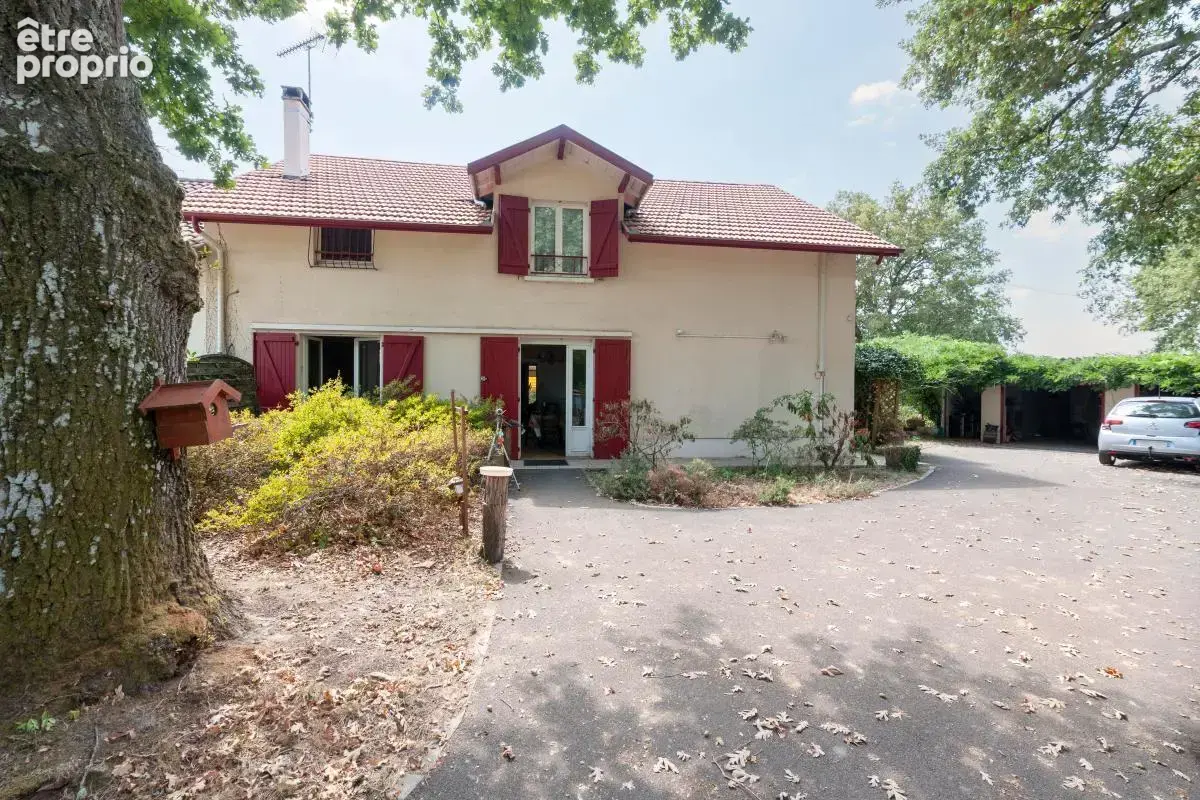 Photo Maison à Saint-Pierre-Du-Mont au prix de 230 000€
