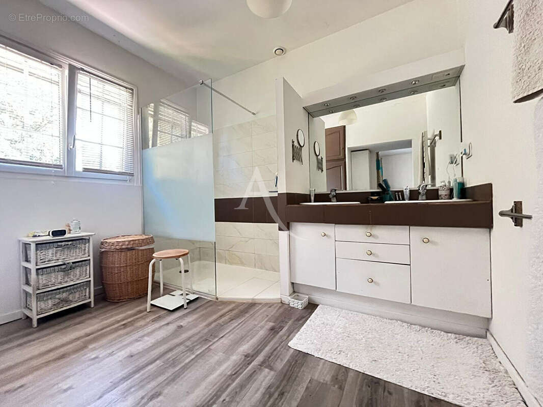 Grande maison de 182m² avec 4 chambres, piscine et sous-sol complet sur la commune de Rabastens ! - photo 8