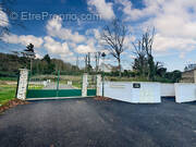 Terrain à BAZOCHES-SUR-GUYONNE