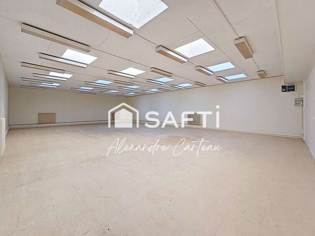 Photo 3 - Commerce à LATRESNE