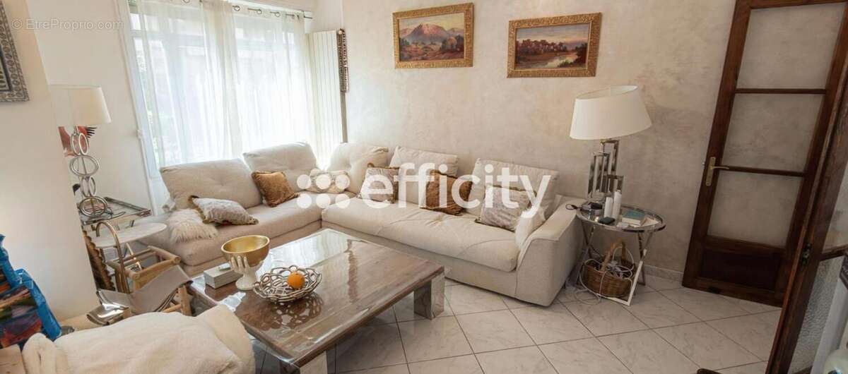 Appartement à MARSEILLE-7E