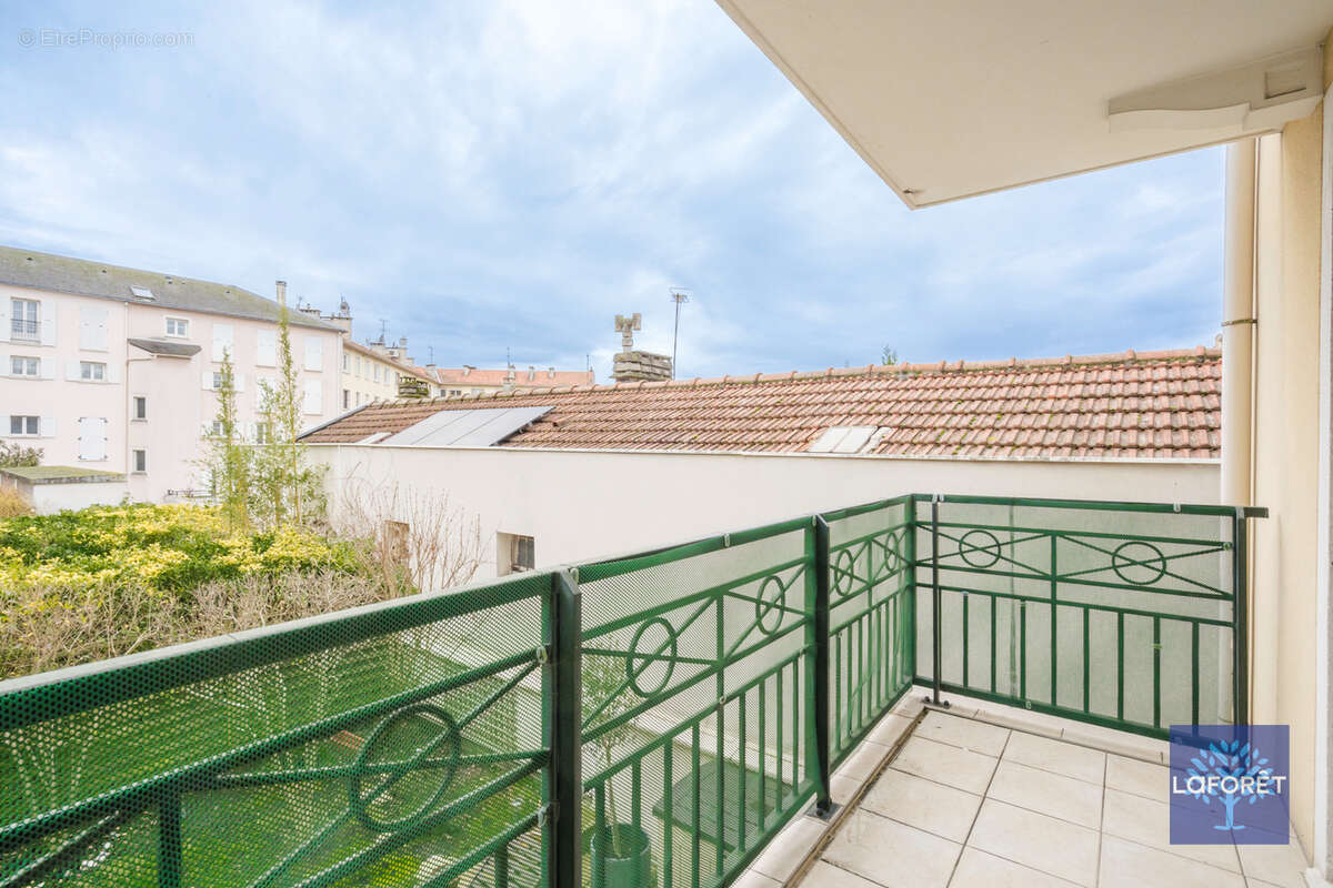Appartement à LES PAVILLONS-SOUS-BOIS