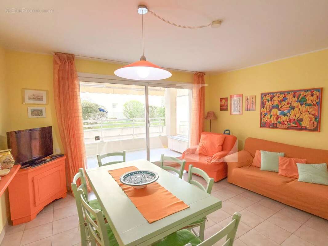 Appartement à VALLAURIS