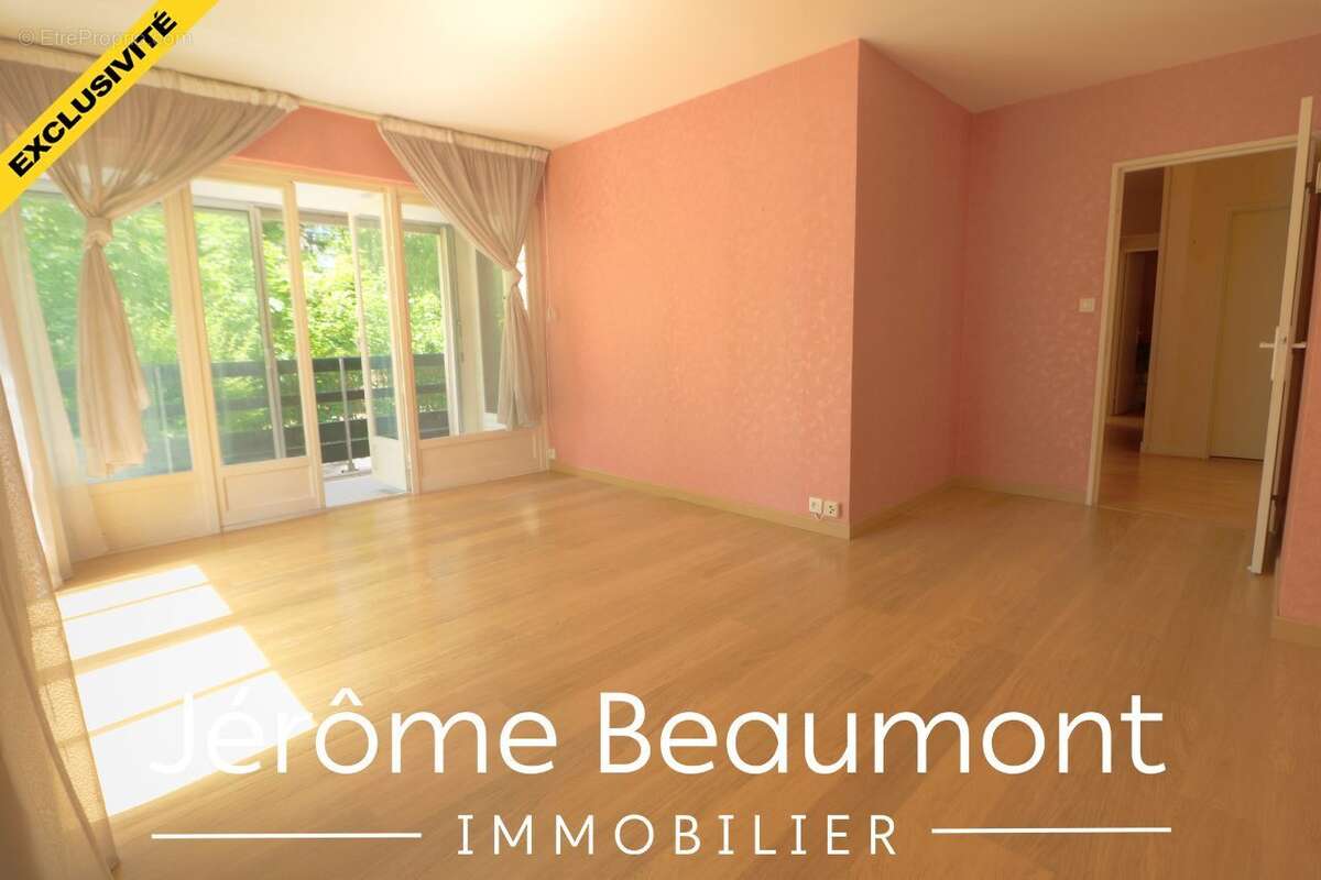 Appartement à EZANVILLE