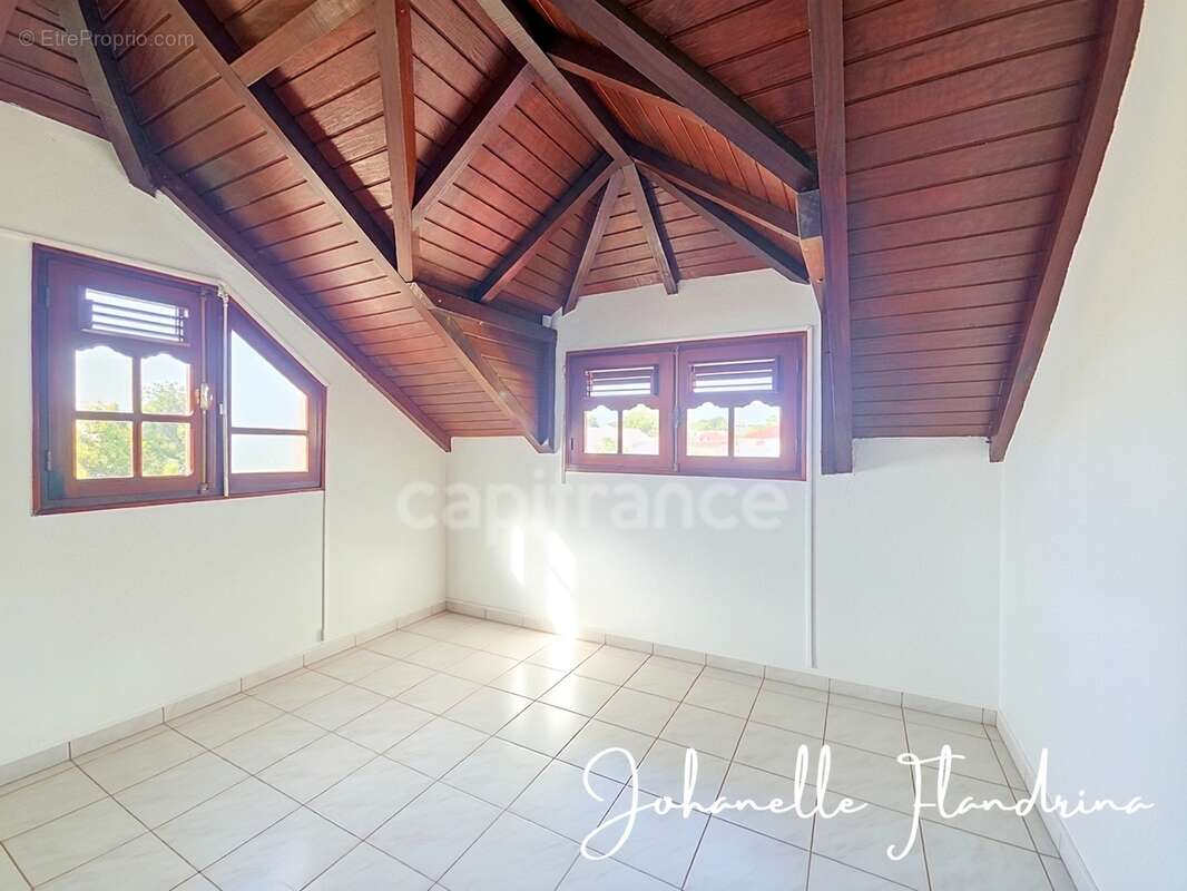Les Abymes - Immeuble à fort potentiel, 230 m² - projet professionnel, bureaux ou activité libérale - photo 19
