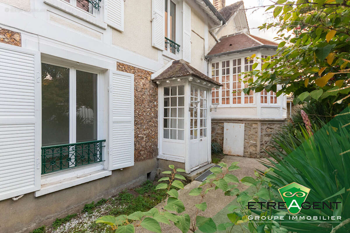 Appartement à CHANTELOUP-LES-VIGNES