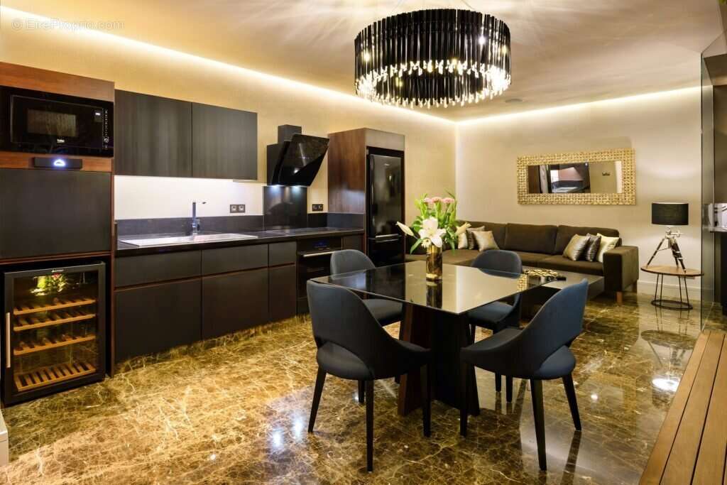 Villa Secret : l'exclusivité absolue au coeur du triangle d'or. Un placement à haute rentabilité. - photo 4