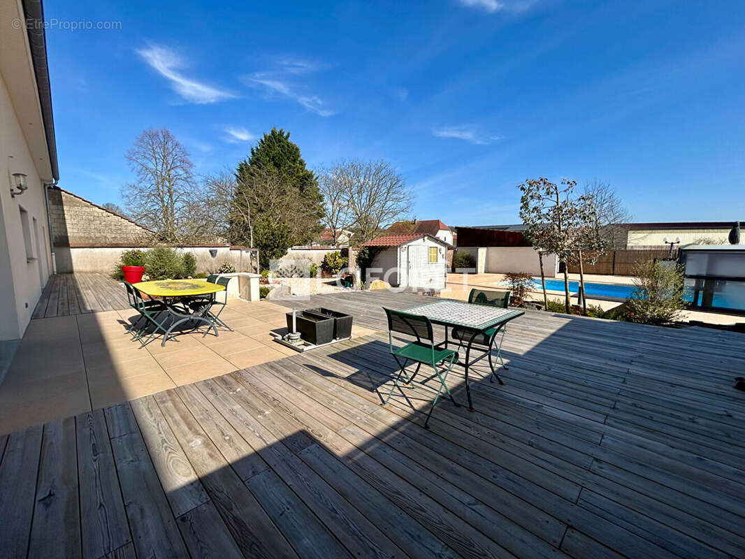 Maison à MONTMIREY-LE-CHATEAU