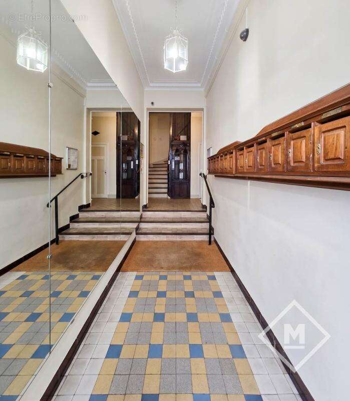 Superbe appartement T4 de 92m² avec climatisation, au 1er étage à Marseille 8ème - Carré d'Or - photo 23