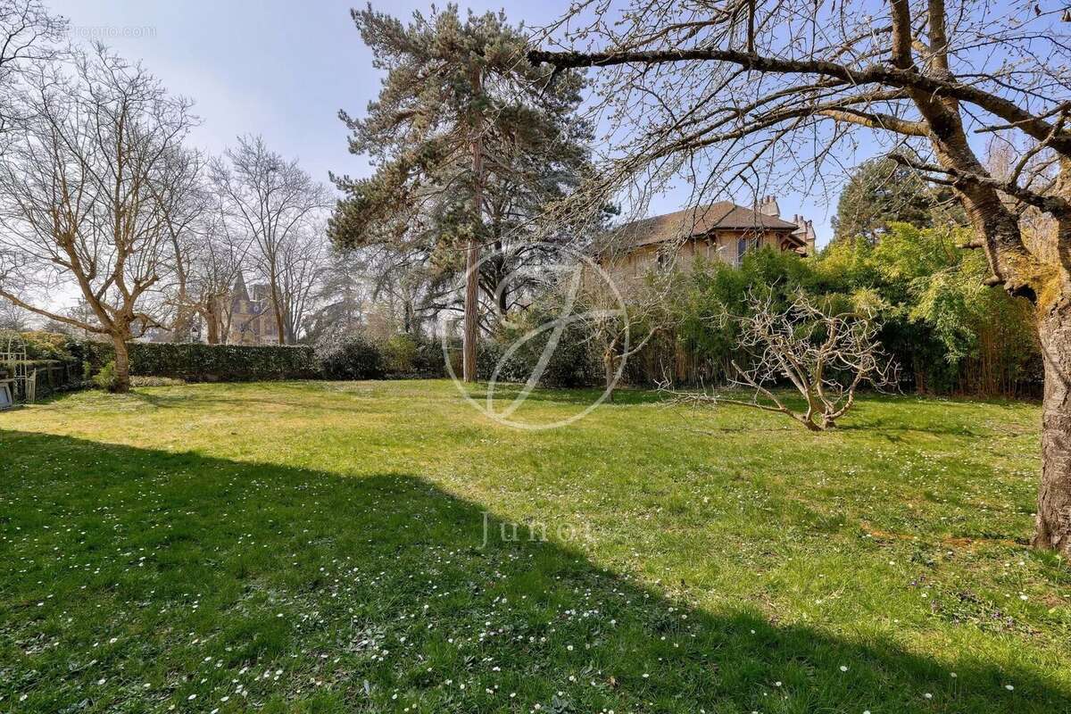 Maison à LE VESINET