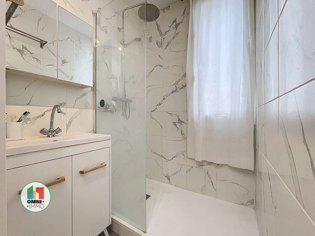 Appartement à PIERRE-BENITE