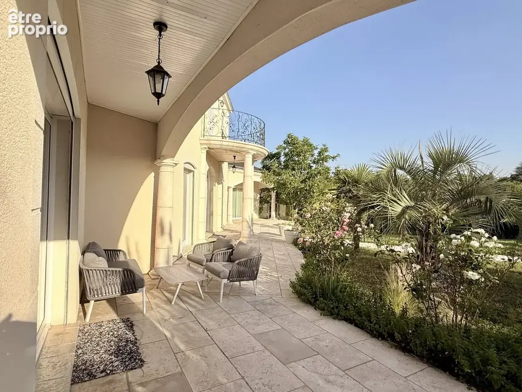 Maison d’exception – Volumes, lumière et art de vivre au calme absolu - photo 4