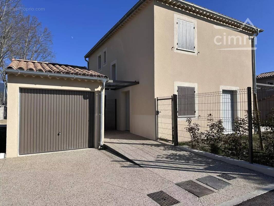 Maison à L&#039;ISLE-SUR-LA-SORGUE