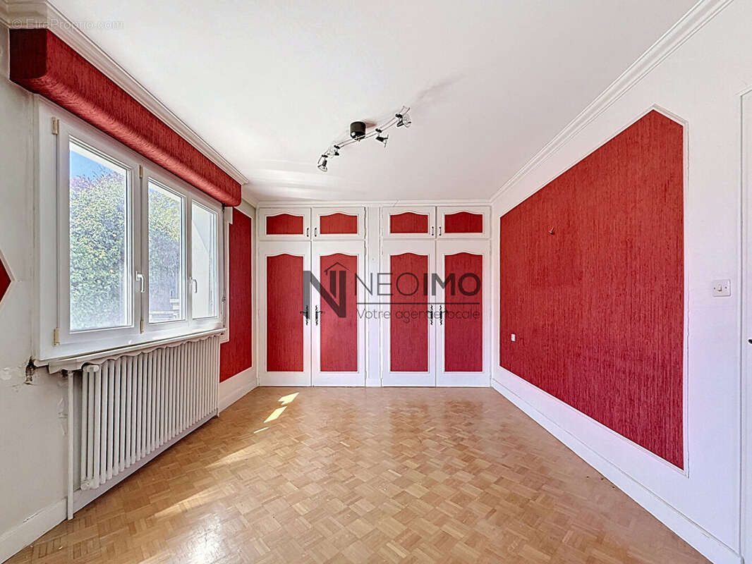 Maison à NEUFCHATEAU