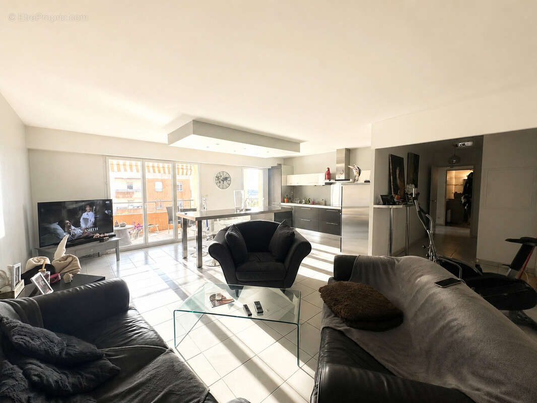 Appartement 3 pieces de 75 m2  avec box ferme de 19 m2 a saint-raphael - photo 6