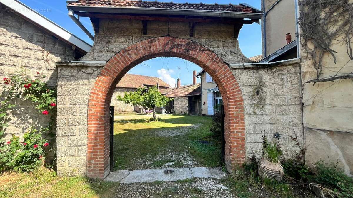 Maison à SAINT-ROMAIN-DE-JALIONAS