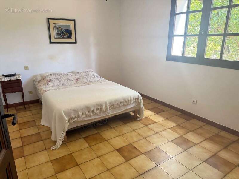 En CORSE, proche AJACCIO, aux portes du village d'AFA, grande maison familiale de 168m2,  terrain arborés de 2300 m2 - photo 9