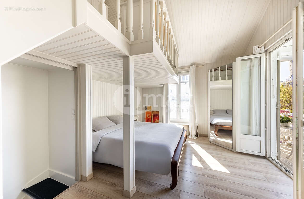 Maison à COURBEVOIE