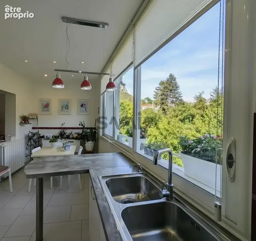 À vendre- maison de village  avec roof top et jaccuzi- st hi - photo 10