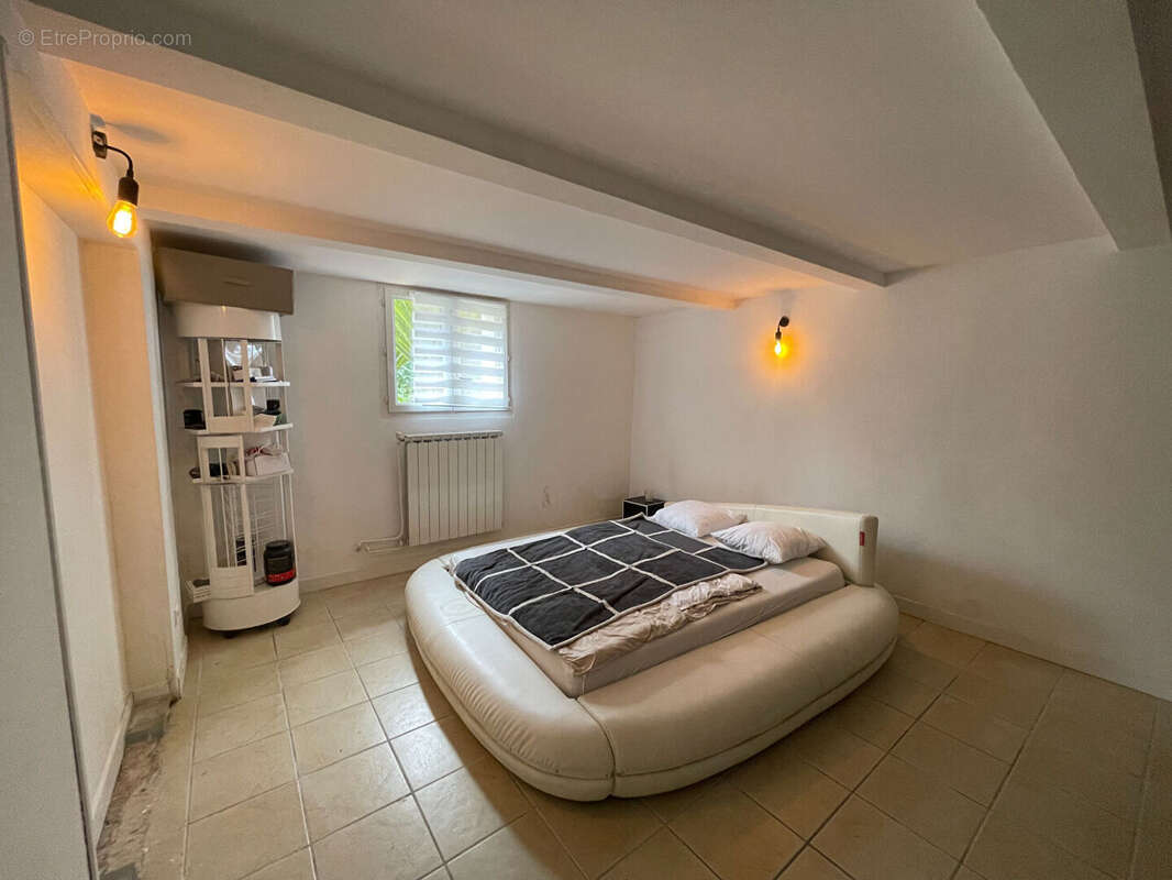 Maison + Appartement de 260 m² à PEYROLLES EN PROVENCE - photo 11