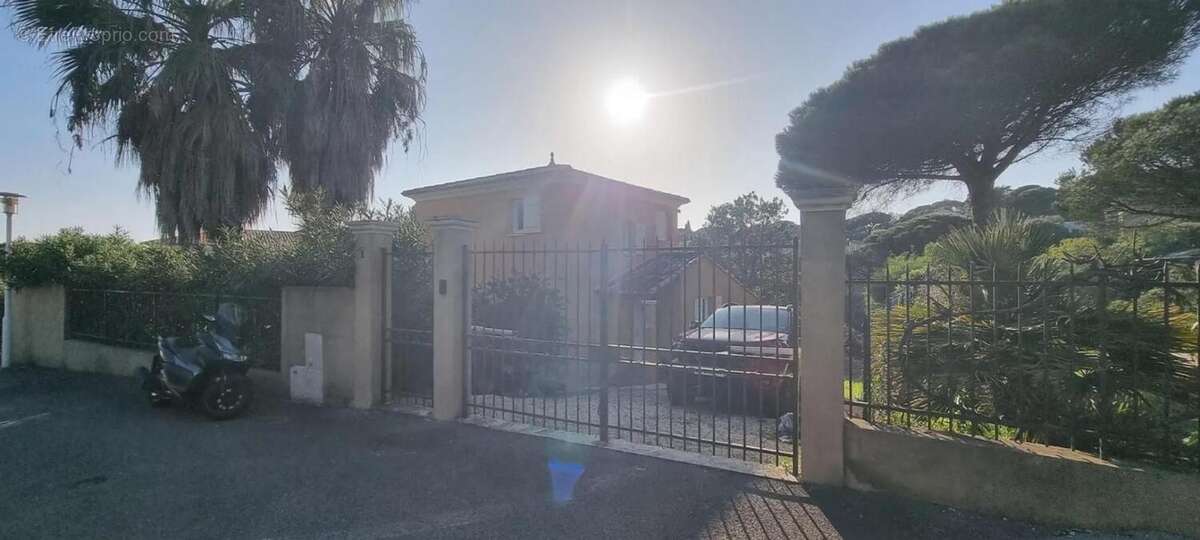 Maison à ROQUEBRUNE-SUR-ARGENS