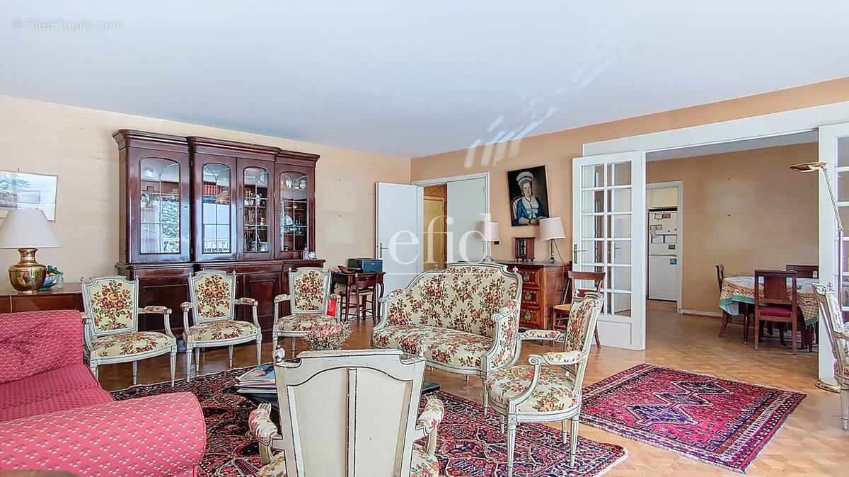 Appartement à NEUILLY-SUR-SEINE