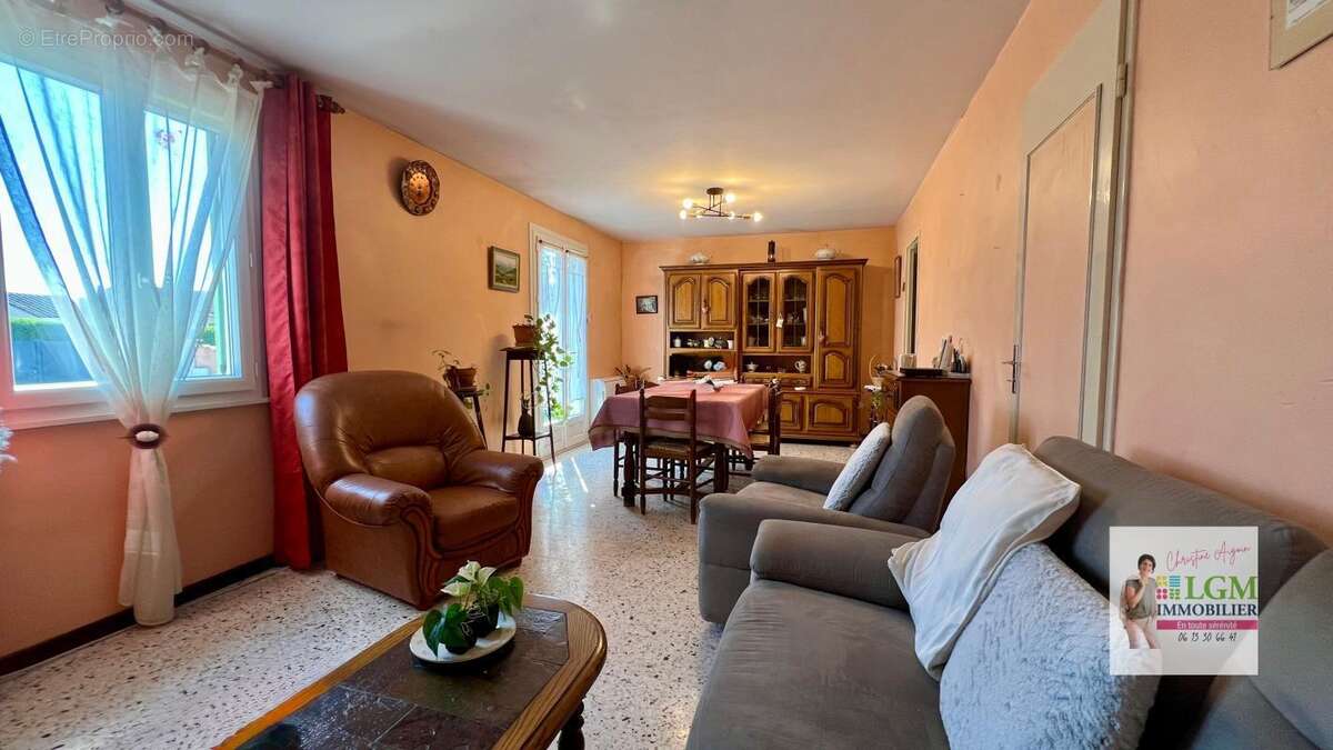 Maison à SAINT-JULIEN-LES-ROSIERS