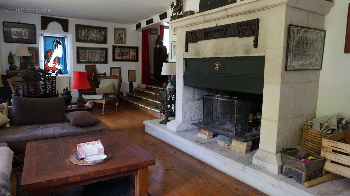 Maison à CASTELNAU-MONTRATIER