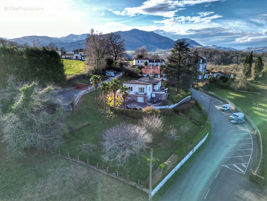 Terrain à SAINT-JEAN-PIED-DE-PORT
