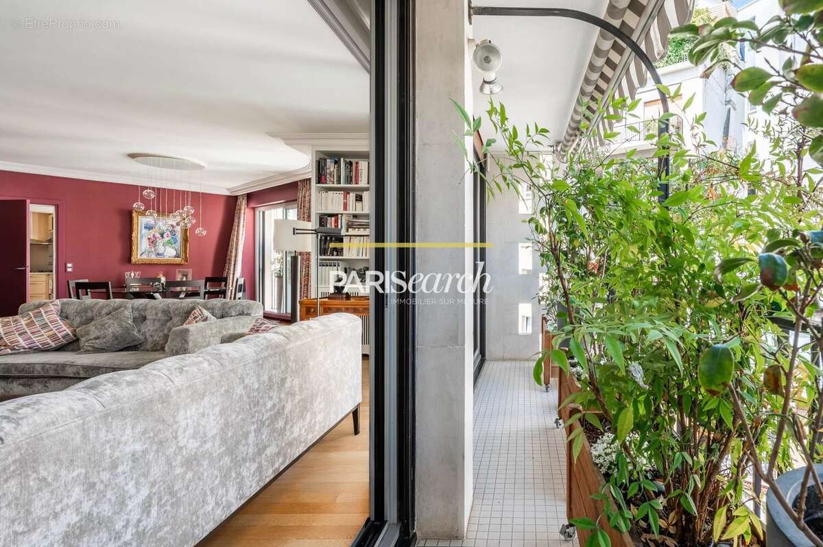 Appartement à PARIS-16E