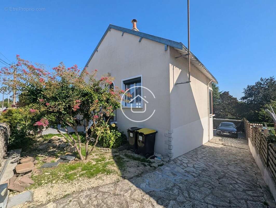 Maison à LA CHAUSSEE-SAINT-VICTOR