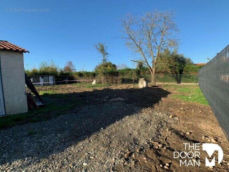 Terrain à LAVERNOSE-LACASSE