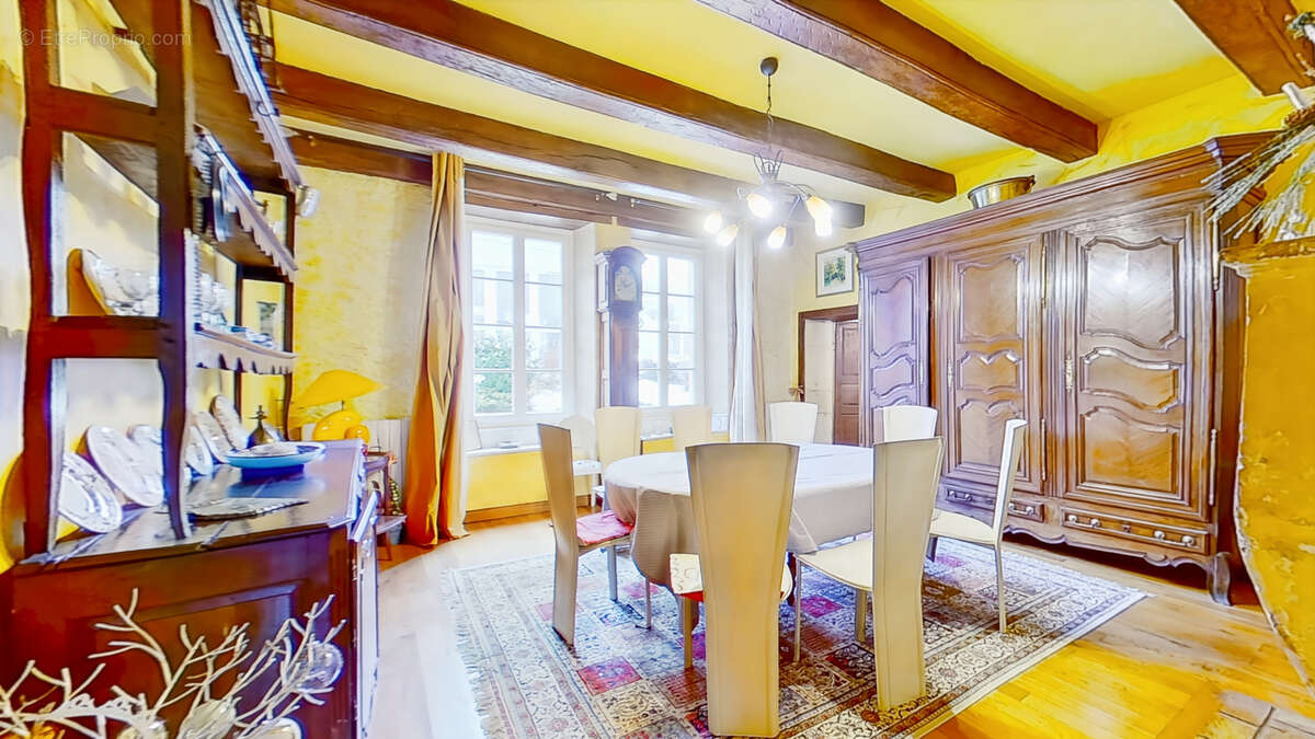 Maison à VIVIERS-SUR-CHIERS