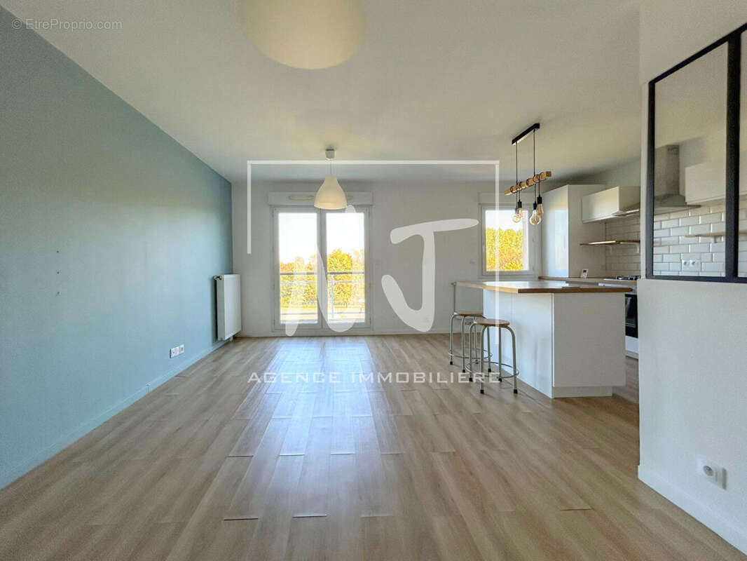 Appartement à LES PONTS-DE-CE