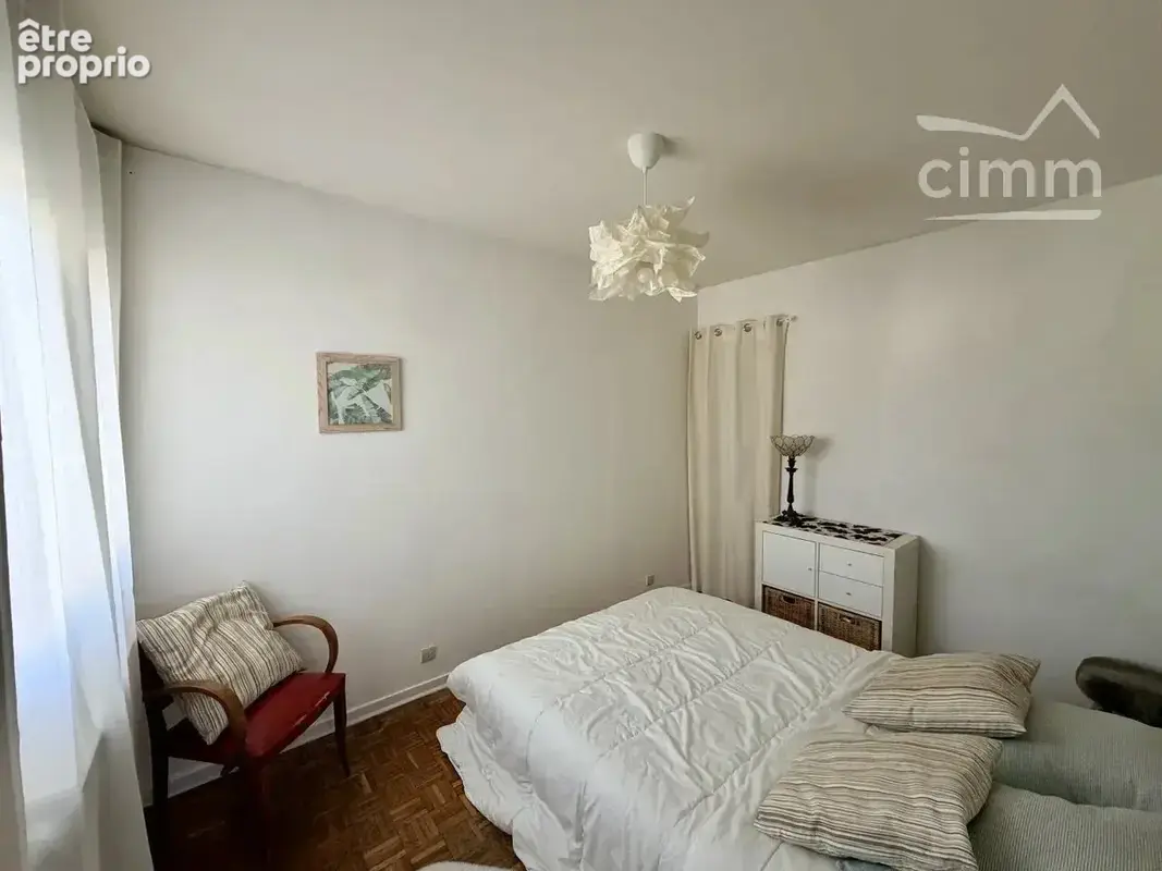T2 rénové 43 m² – 11e étage – balcon – vue massifs - photo 8