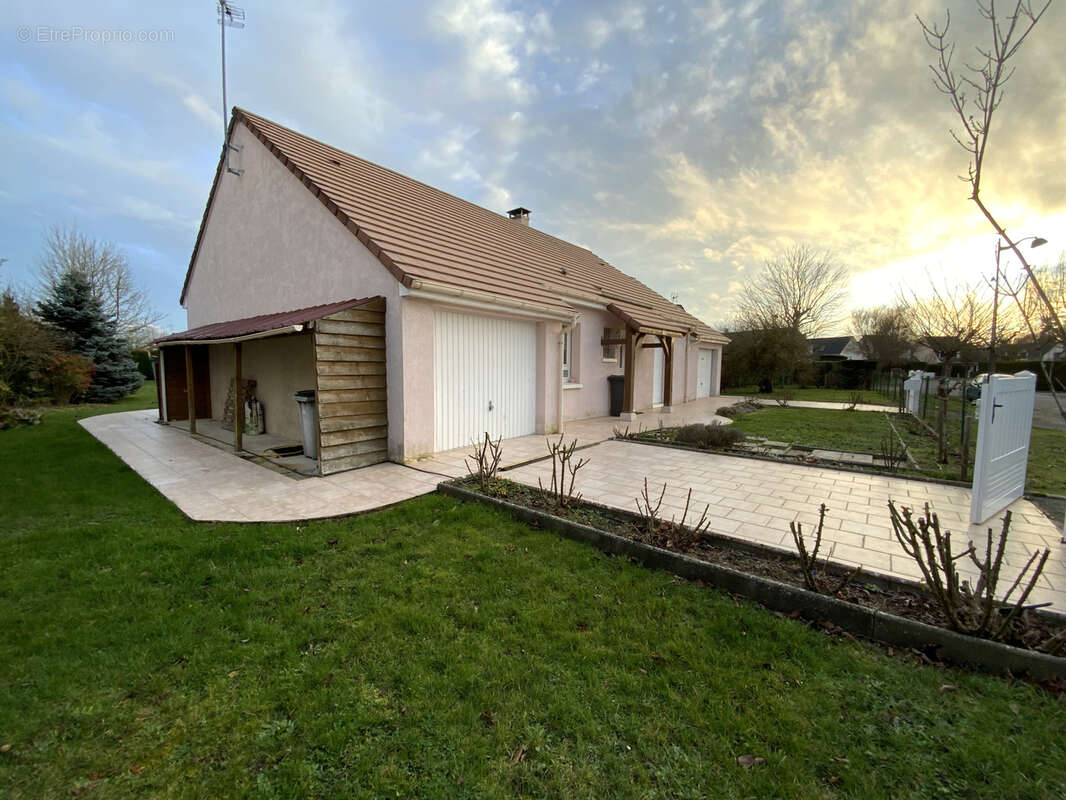 Maison à ANGERVILLE-LA-CAMPAGNE