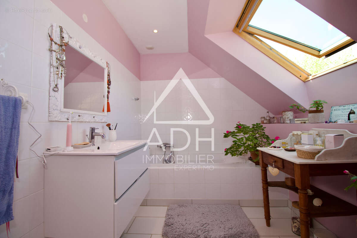A VENDRE à MEZIERES SUR SEINE Maison 7 pièces / 5 chambres - 193m2 - photo 14
