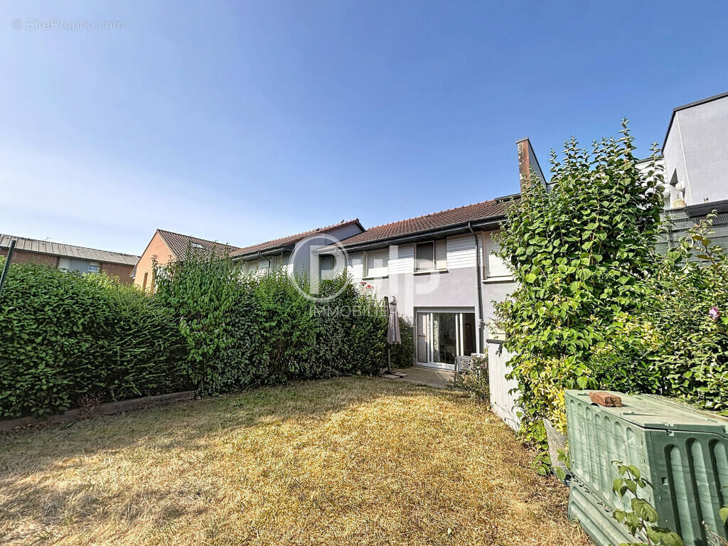 maison familiale : 3 chambres, bureau au calme, jardin et grand garage à LOOS - photo 1
