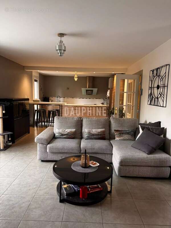 Maison à BUSSY-SAINT-GEORGES