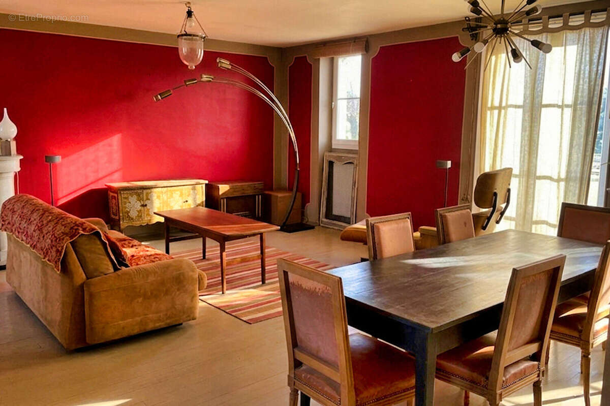 Appartement à SAINT-JEAN-D'ANGELY