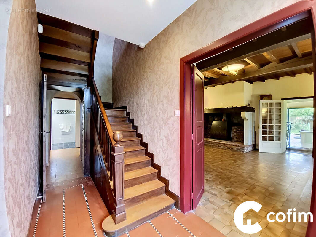 Maison 275 m² à Boeil-Bezing  - photo 8