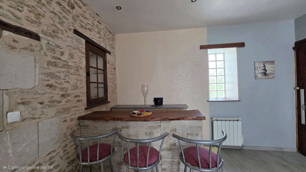 Maison à LENCLOITRE