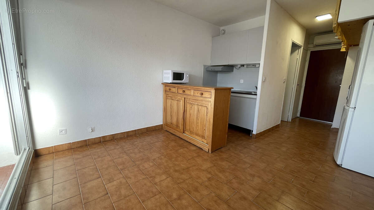 Studio plus loggia fermée - vue marina à sète   plage des quilles - photo 2