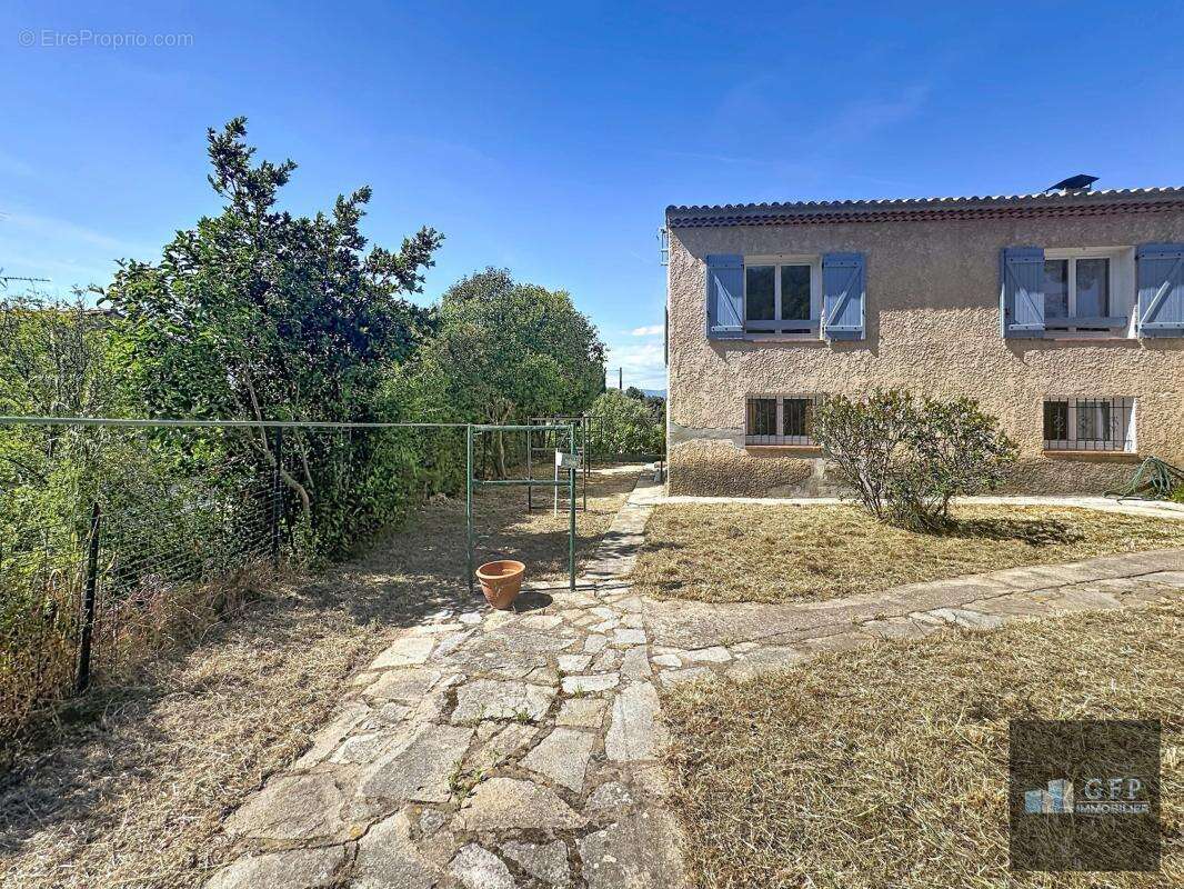 Maison à CARQUEIRANNE