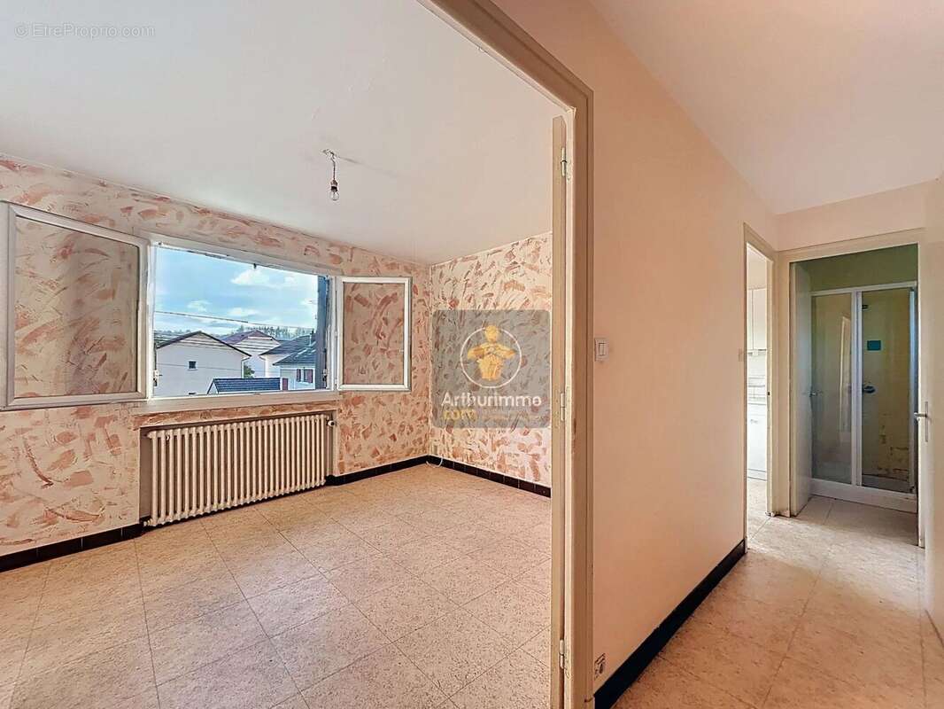 Commerce à LA TOUR-DU-PIN