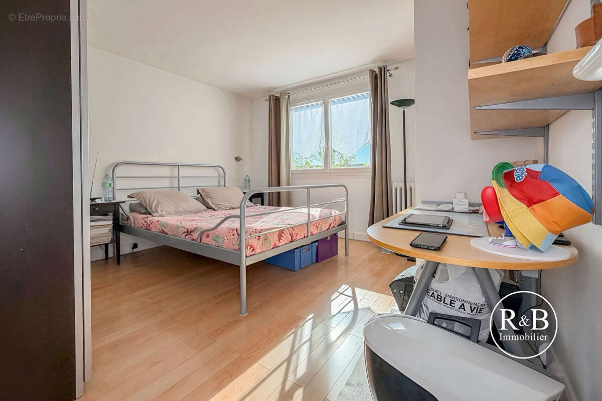 Appartement à LES CLAYES-SOUS-BOIS