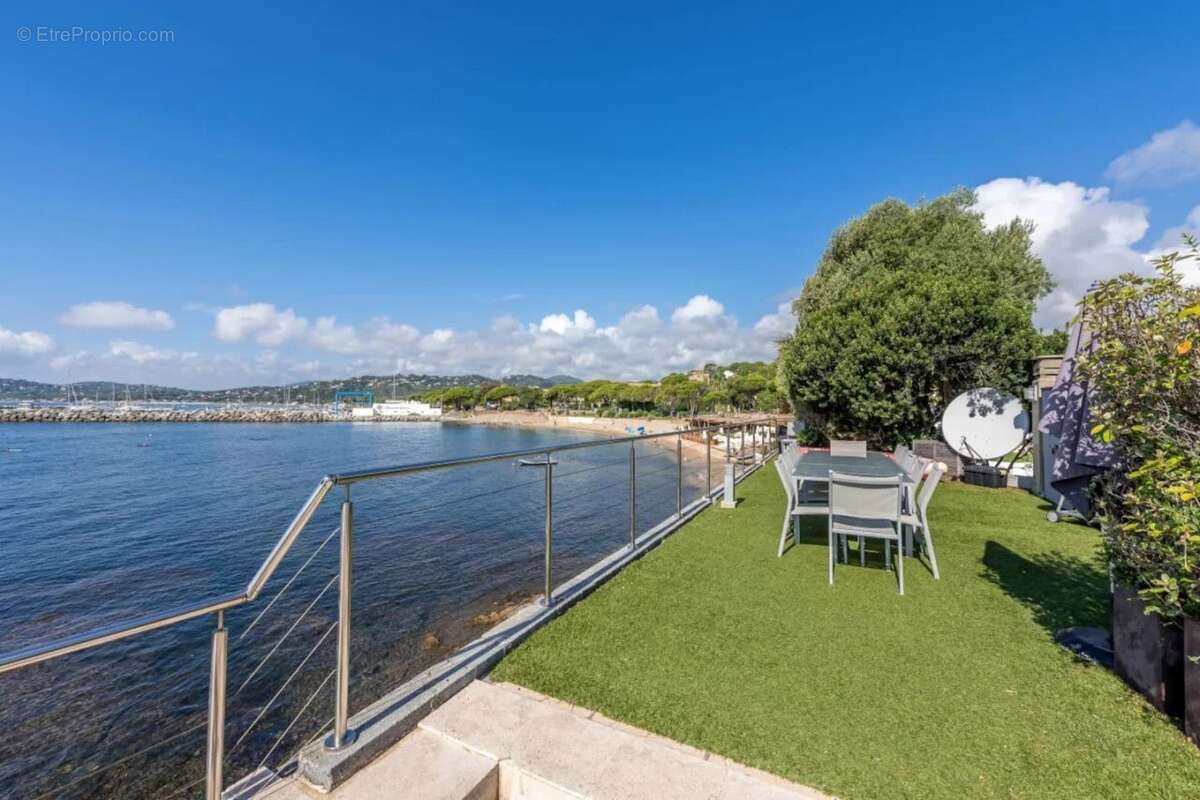 Maison à ROQUEBRUNE-SUR-ARGENS