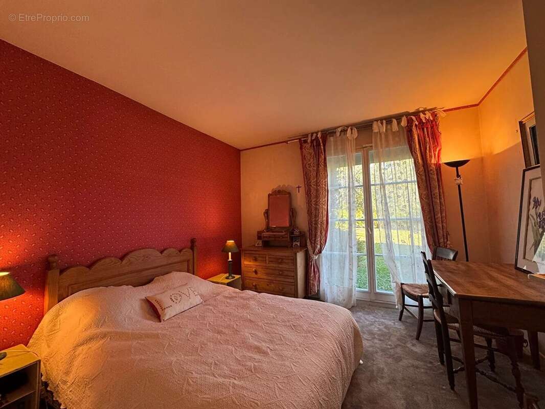 Maison à SAINT-NOM-LA-BRETECHE