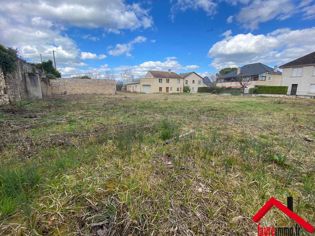 Terrain à LA FEUILLADE