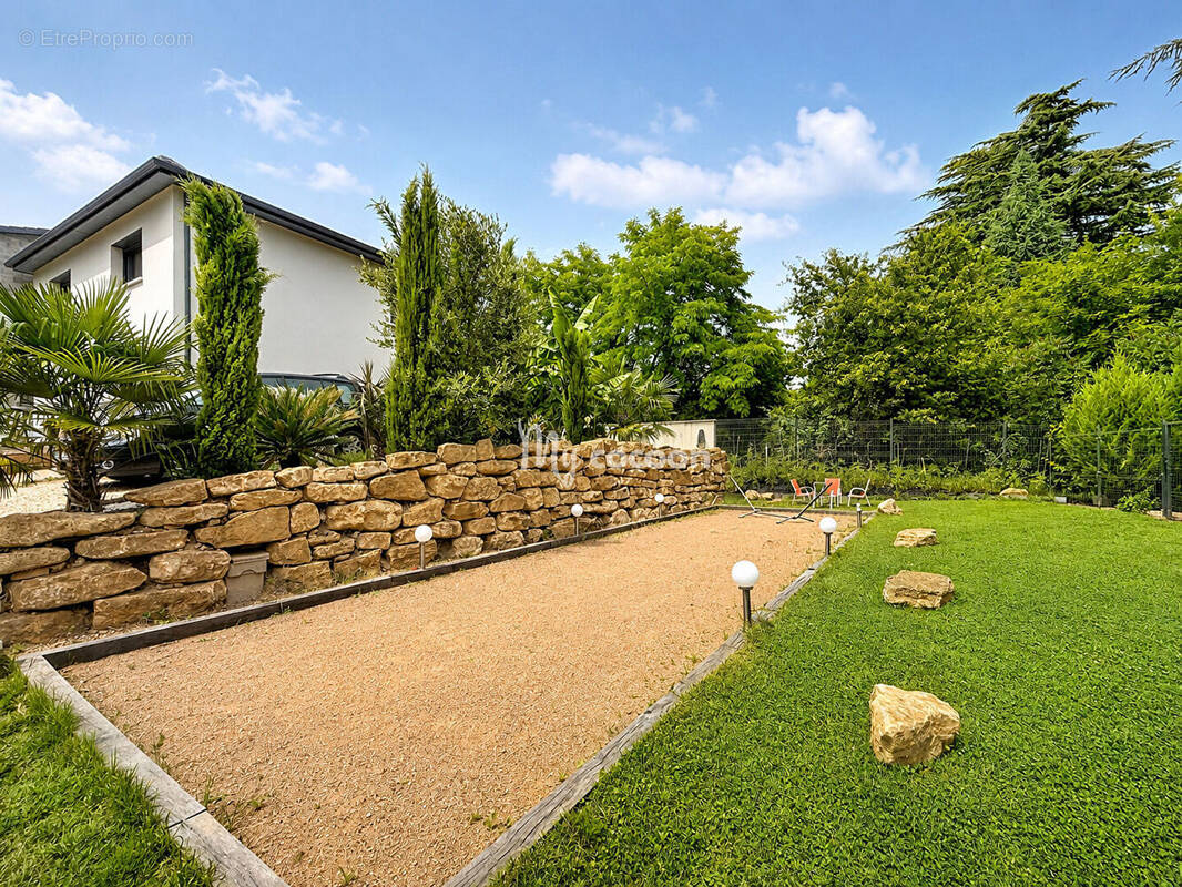Maison à COLLONGES-AU-MONT-D'OR